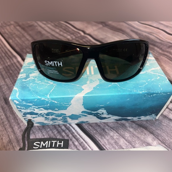 NIB Men’s Smith Forge carbonic sunglasses, non-polarized - Picture 2 of 7